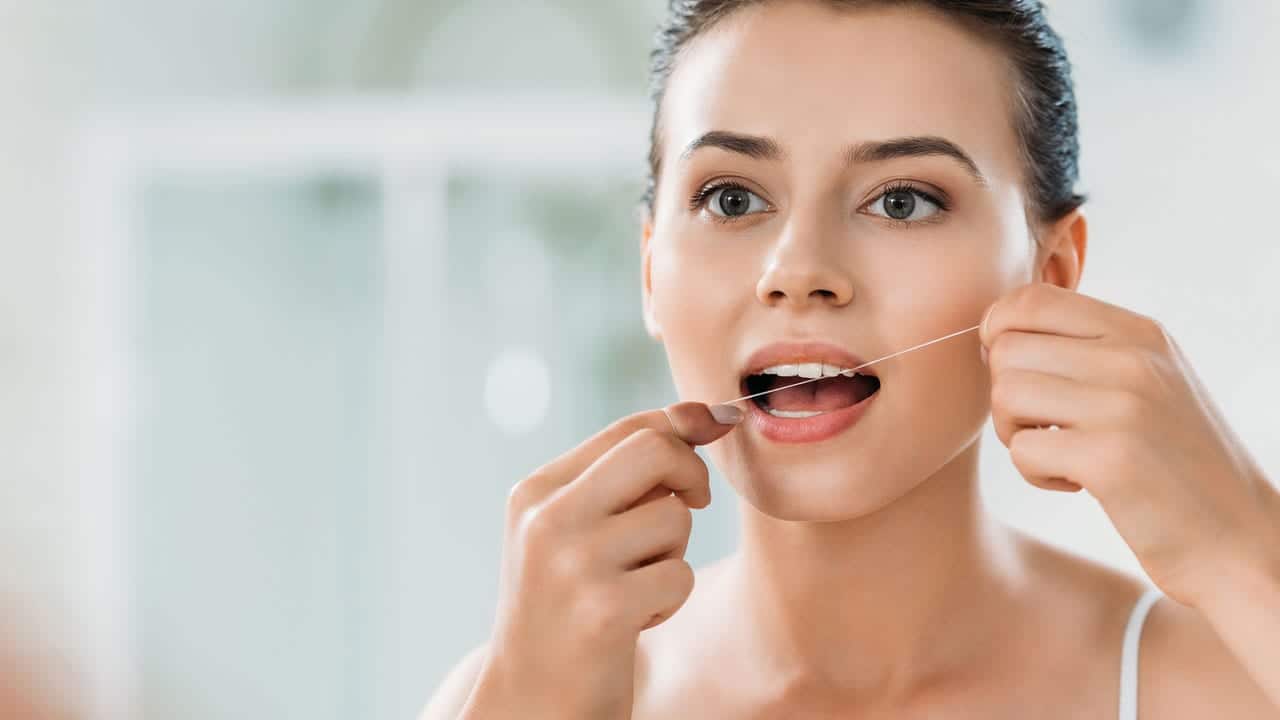 The Link Between Poor Flossing and Gum Disease Swindon